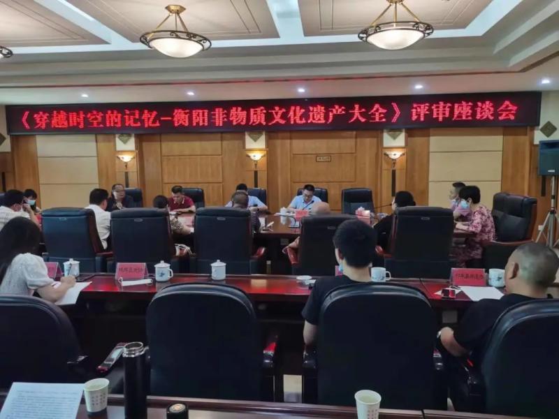 座谈会.jpg