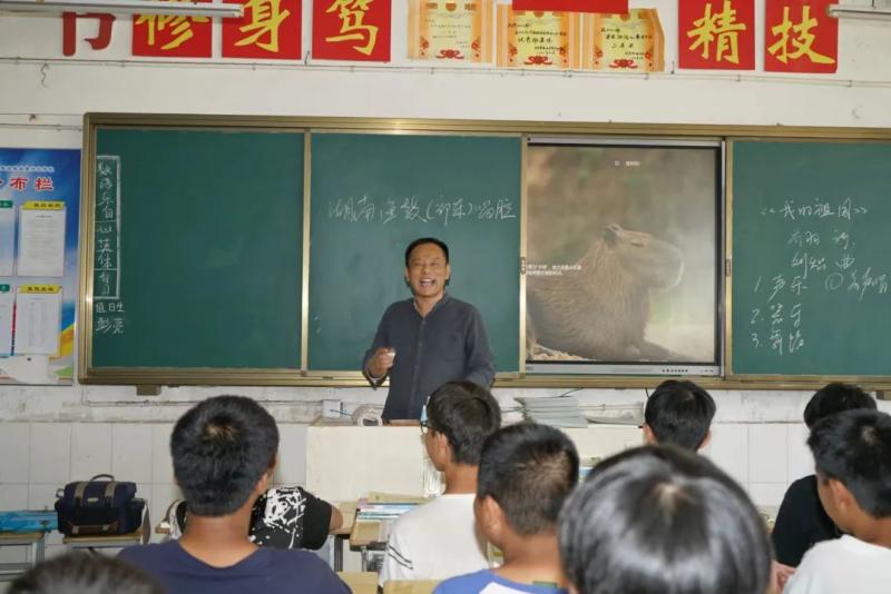 邹华春5.jpg