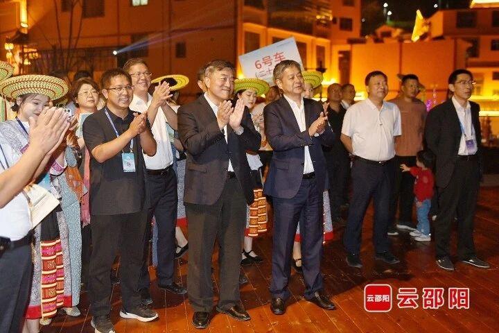 观摩.jpg
