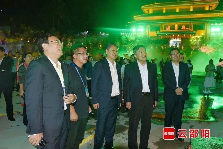 观摩2.jpg